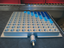 Vacuum chuck for clamping bottles tops during measuring by coordinate measuring machine